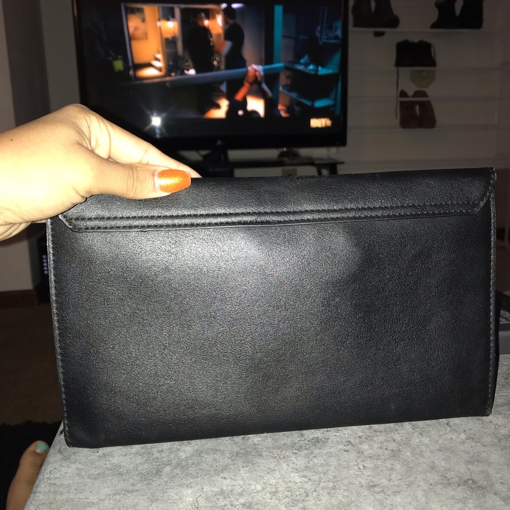 Clutch - Picture 2 of 3